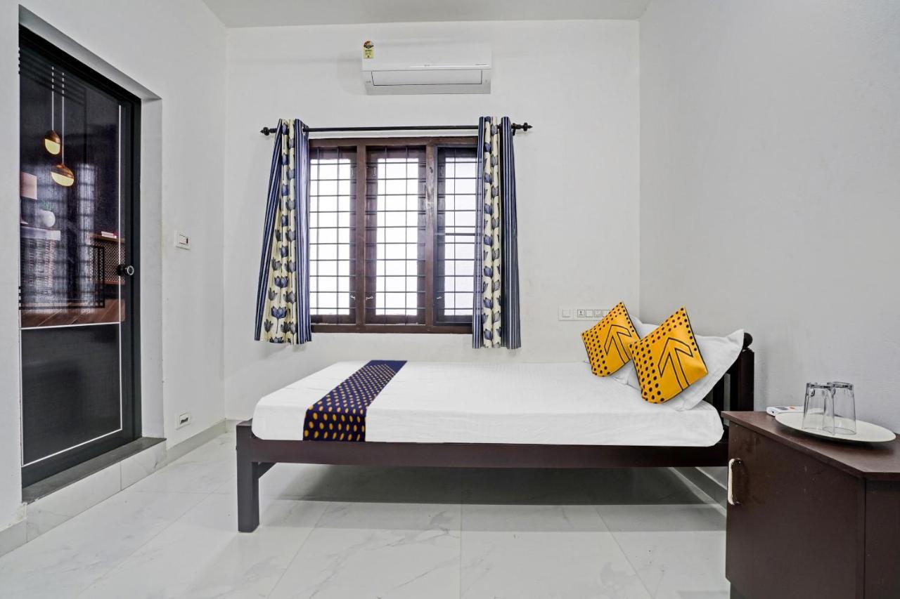 Spot On Blissful Villa Kochi Luaran gambar